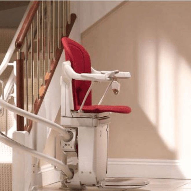 Fauteuil électrique avec double rail à l'arrêt sur le côté